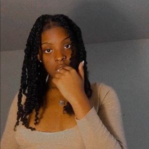 Meet your Posher, Alexia